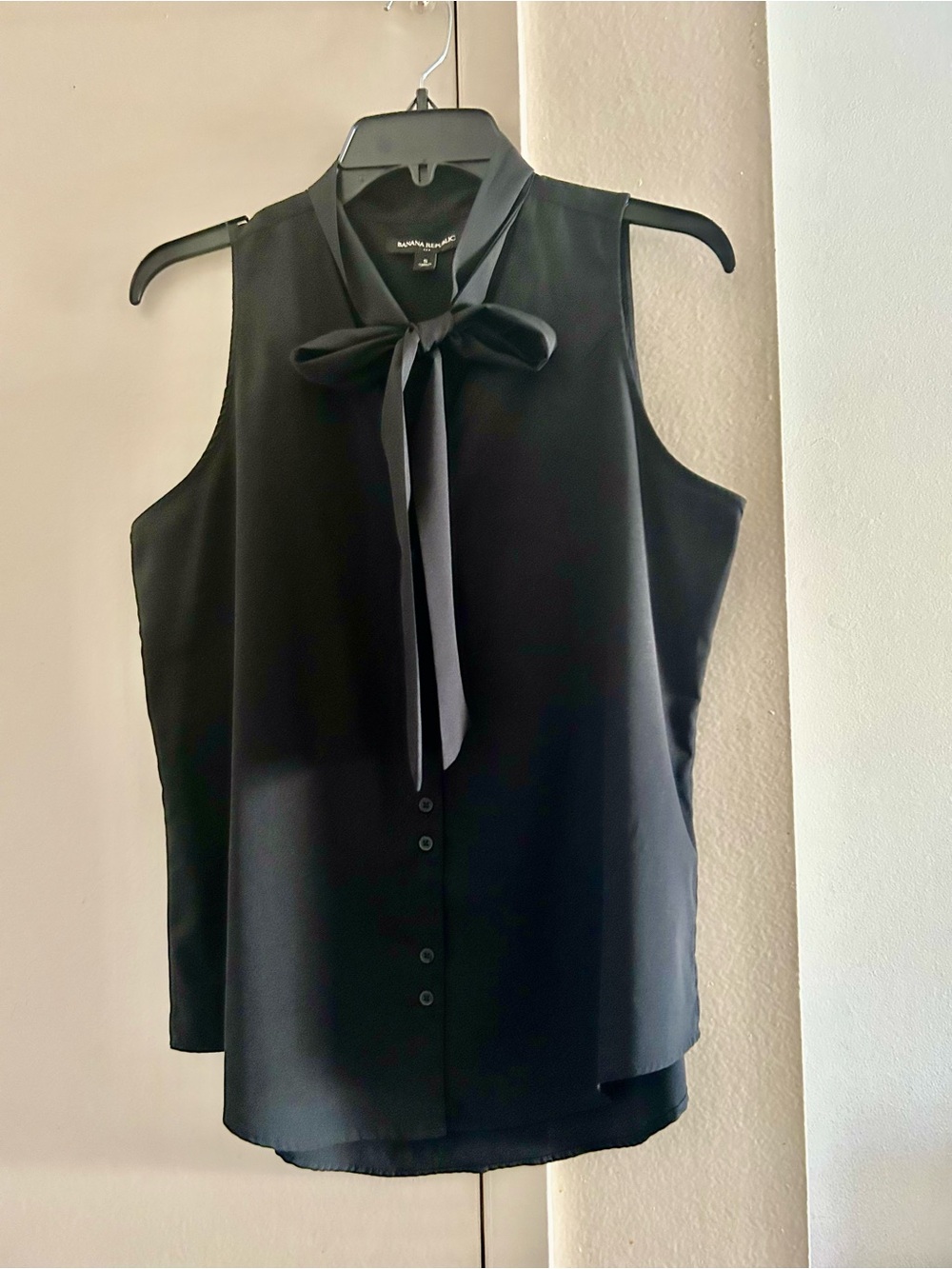 Banana Republic Black Sleeveless Tie-Neck Shell